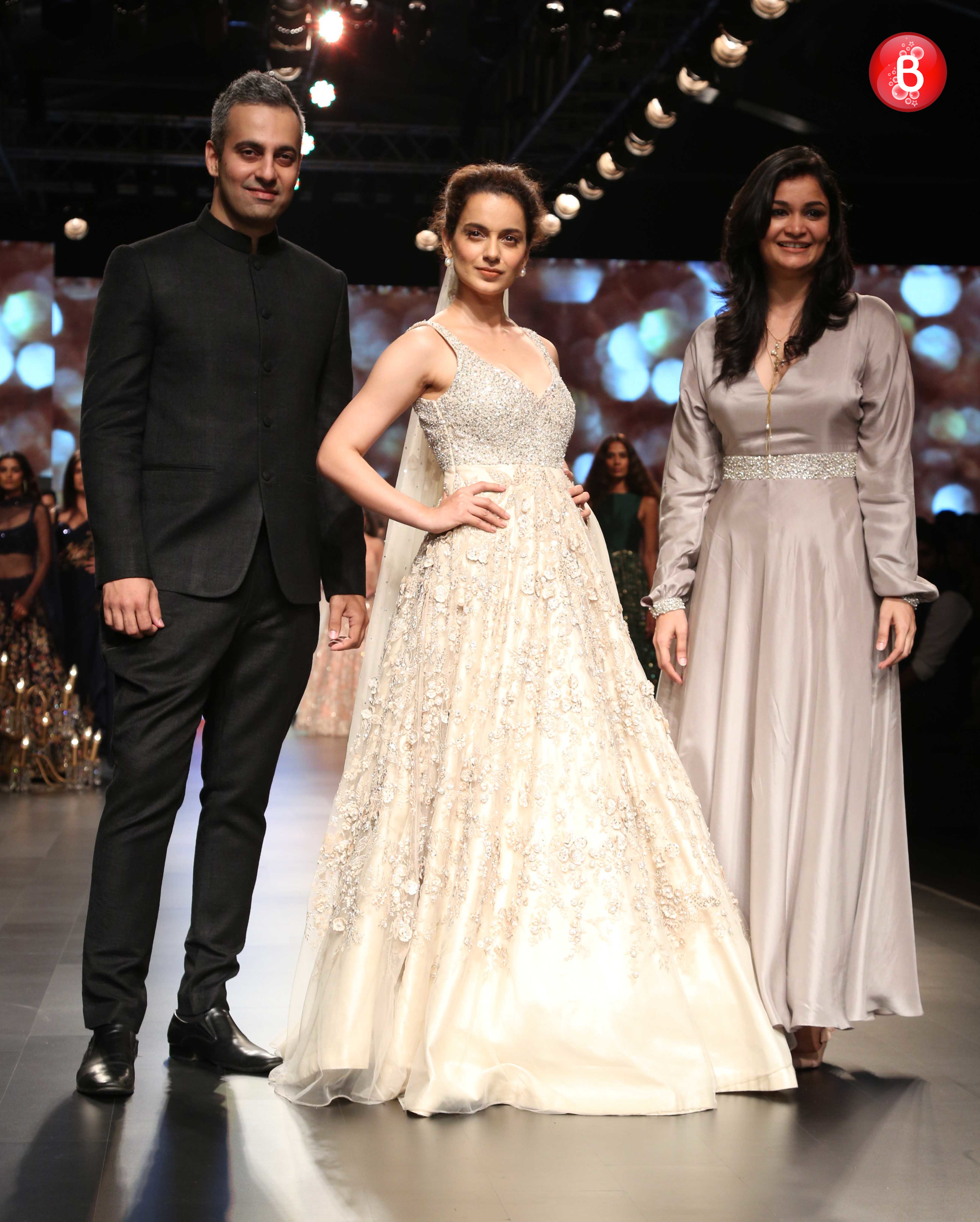 LFW 2018: Kangana is like an ANGEL dropped from heaven as she walks for ...