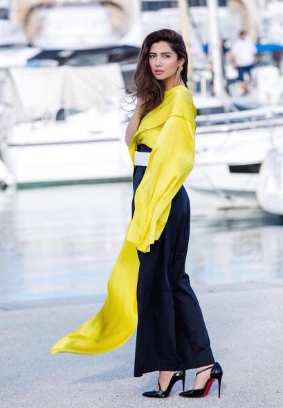 409px x 589px - Mahira Khan's classy and stylish choice at Cannes will leave you bewitched