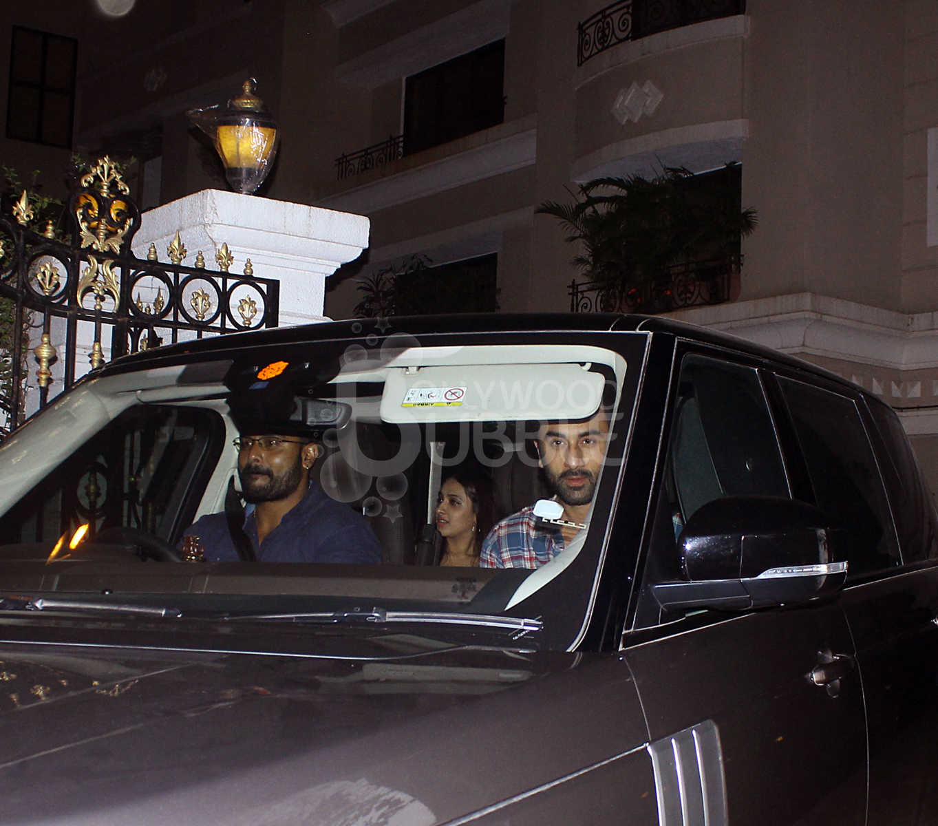 In Pics: Lovebirds Ranbir Kapoor and Alia Bhatt visit Sanjay Dutt's ...