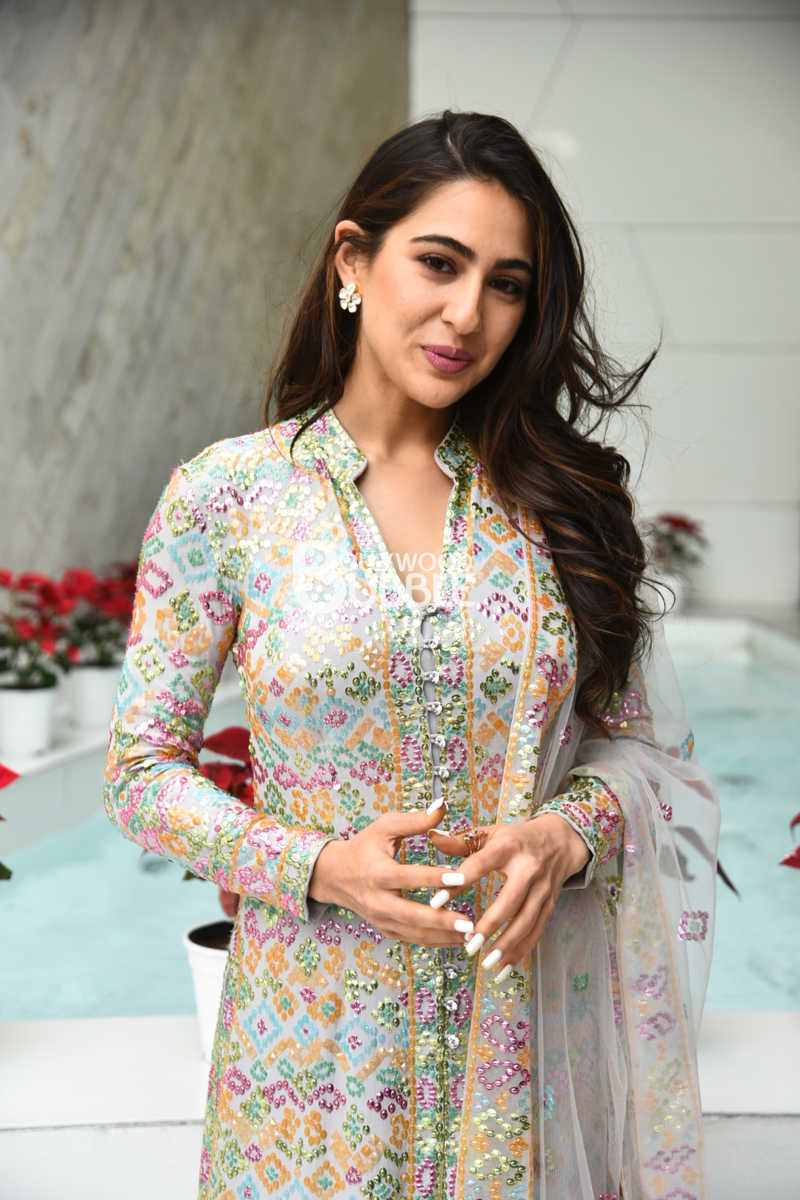 In Pics Sara Looks Ethereal In Traditional Attire At Kedarnath Promotions Bollywood Bubble 