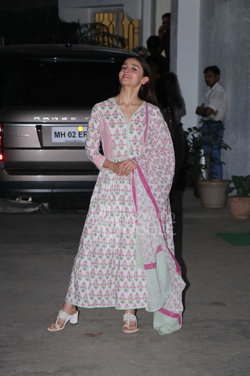 pics alia vicky hug uri screening