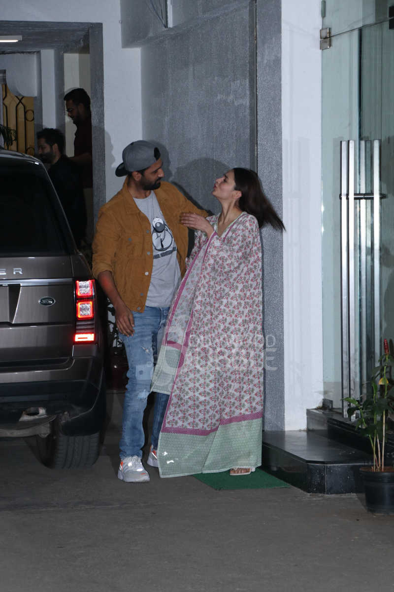 pics alia vicky hug uri screening