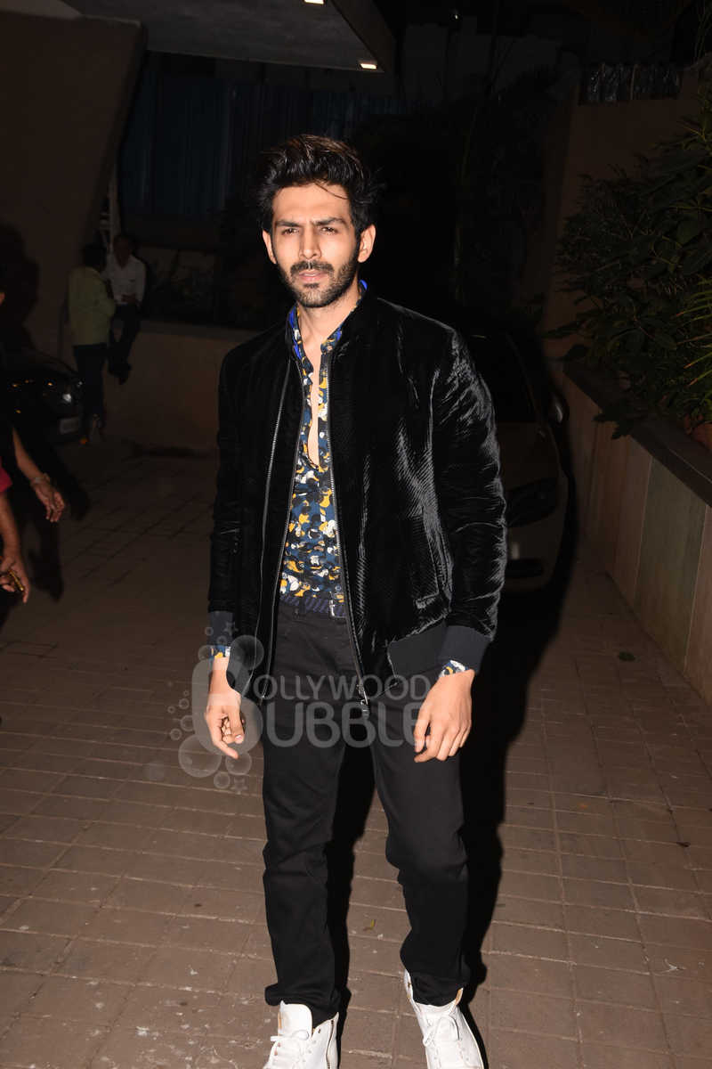 punit malhotra bash tiger shroff ananya janhvi karan johar