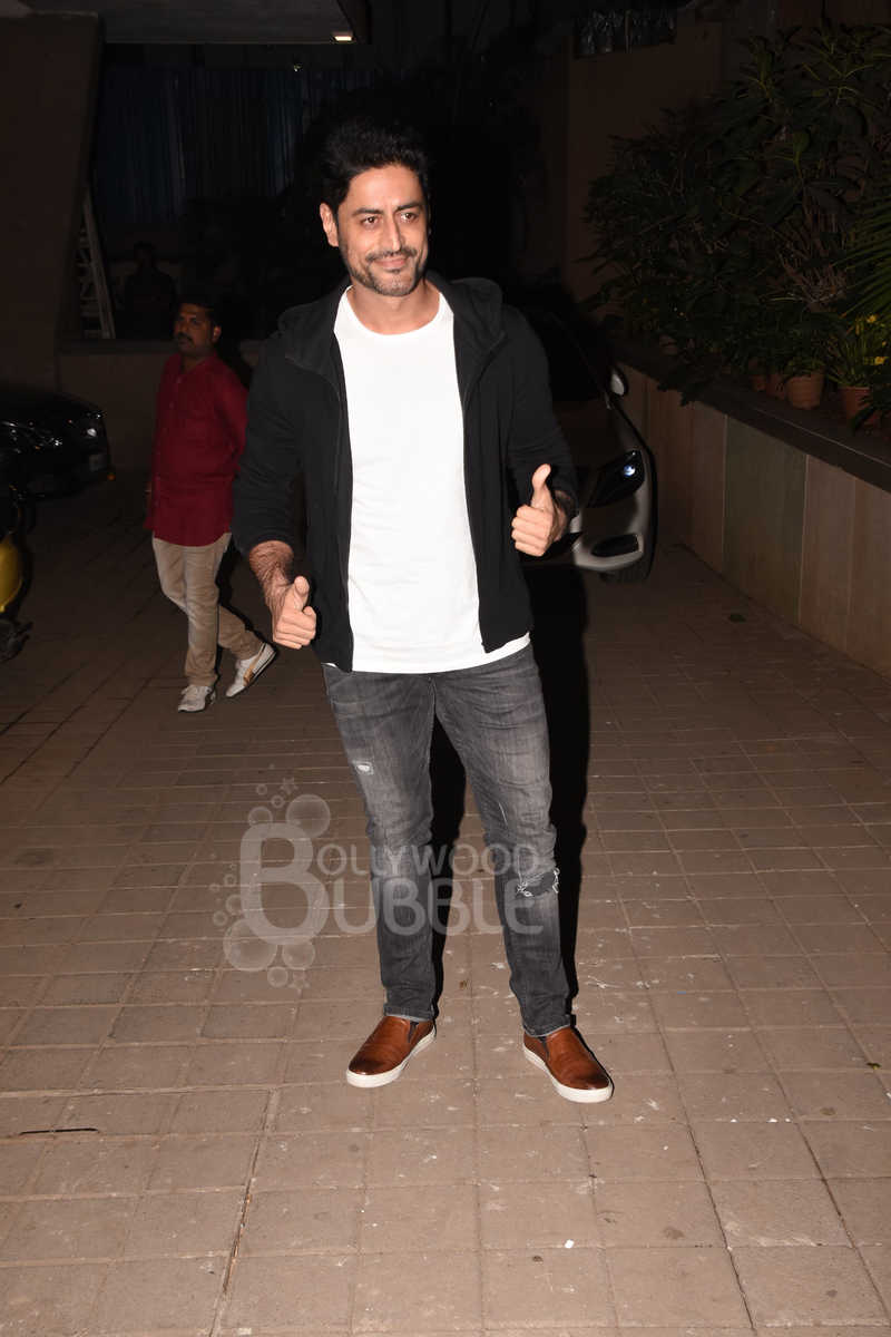 punit malhotra bash tiger shroff ananya janhvi karan johar