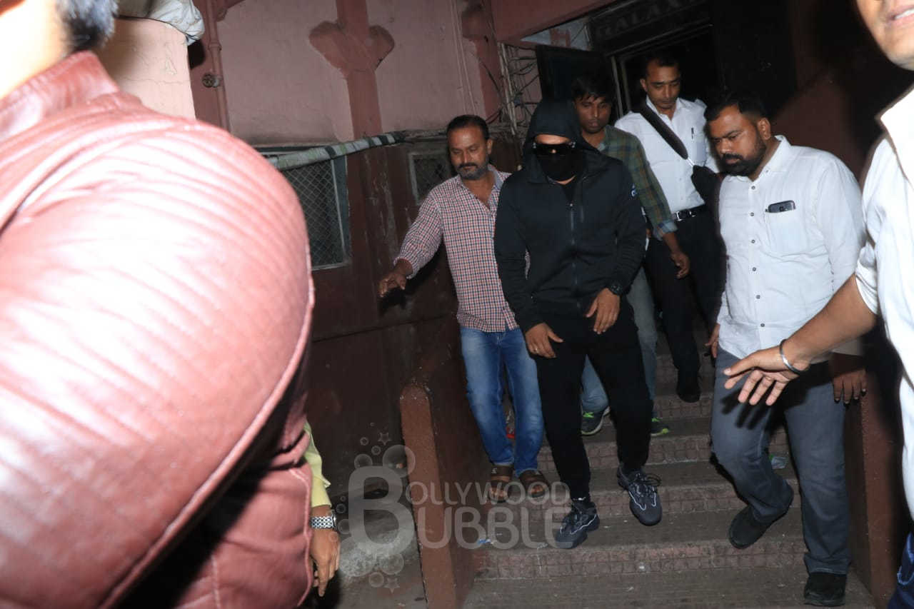 ranveer singh undercover mask simmba cinema hall