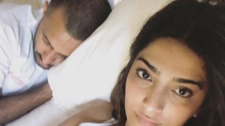 Sonam Kapoor Anand Ahuja Sleep on Floor