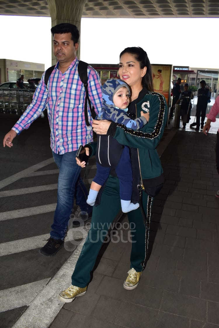 Sunny Leone Twin Babies Airport