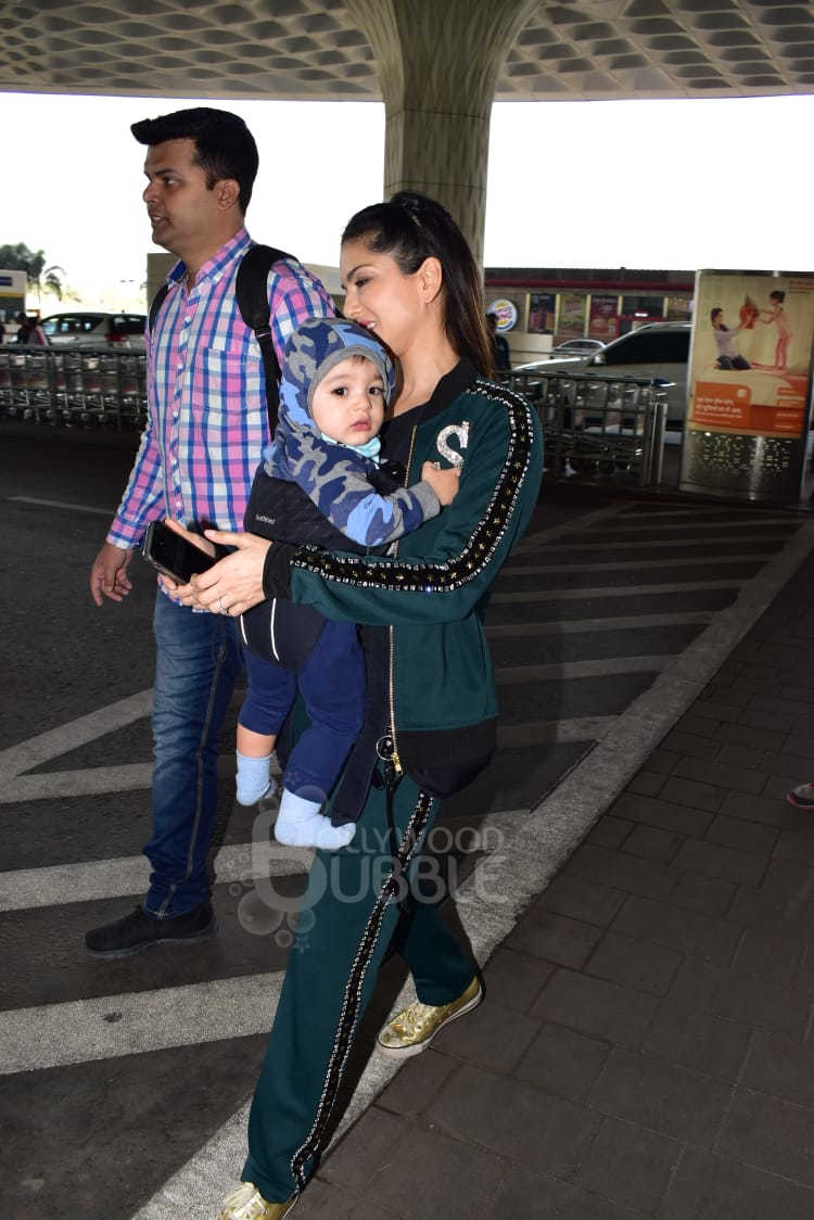 Sunny Leone Twin Babies Airport