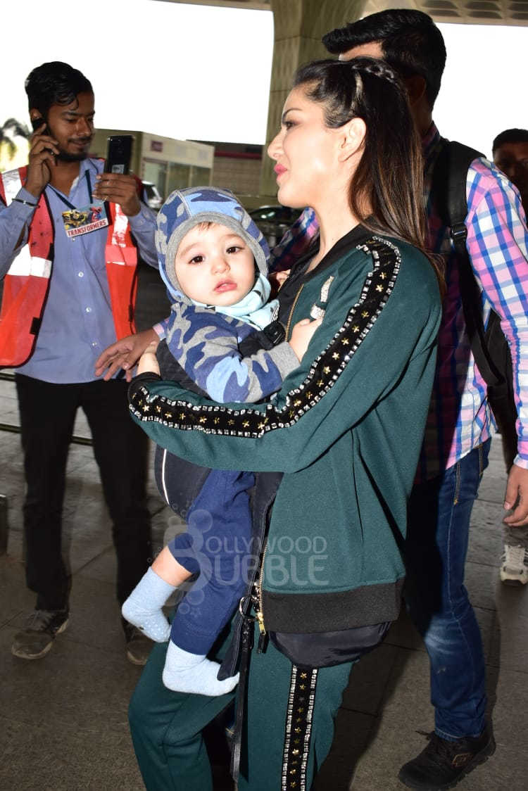 Sunny Leone Twin Babies Airport