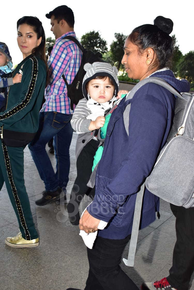 Sunny Leone Twin Babies Airport