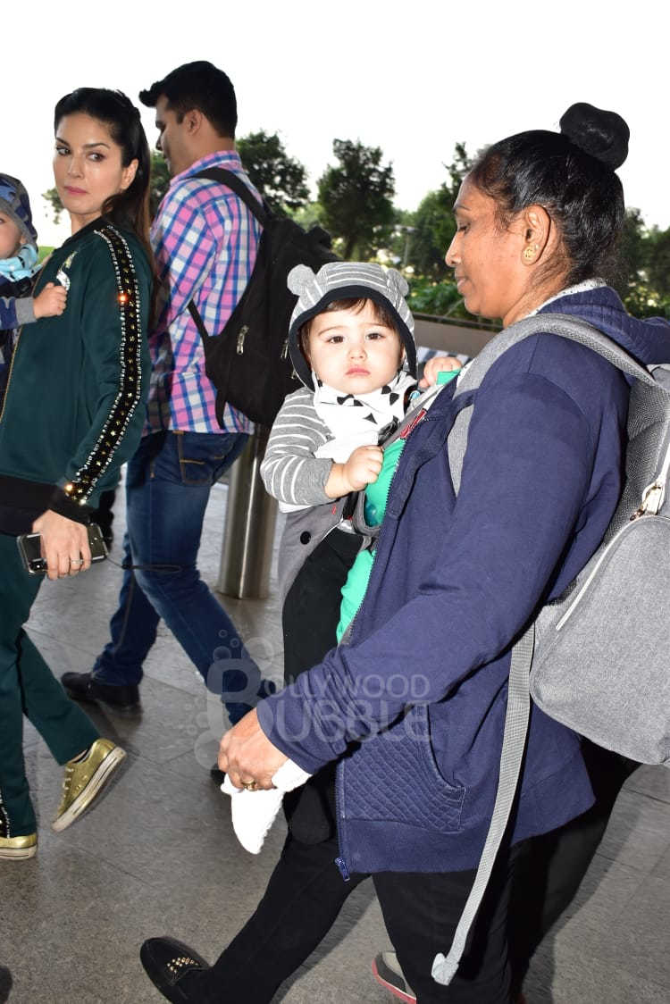 Sunny Leone Twin Babies Airport