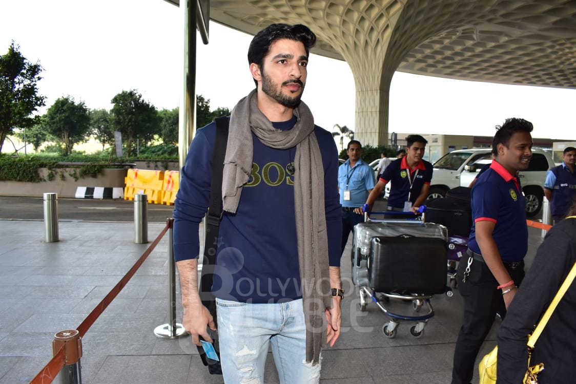 sushmita sen rohman shawl daughters spotted airport