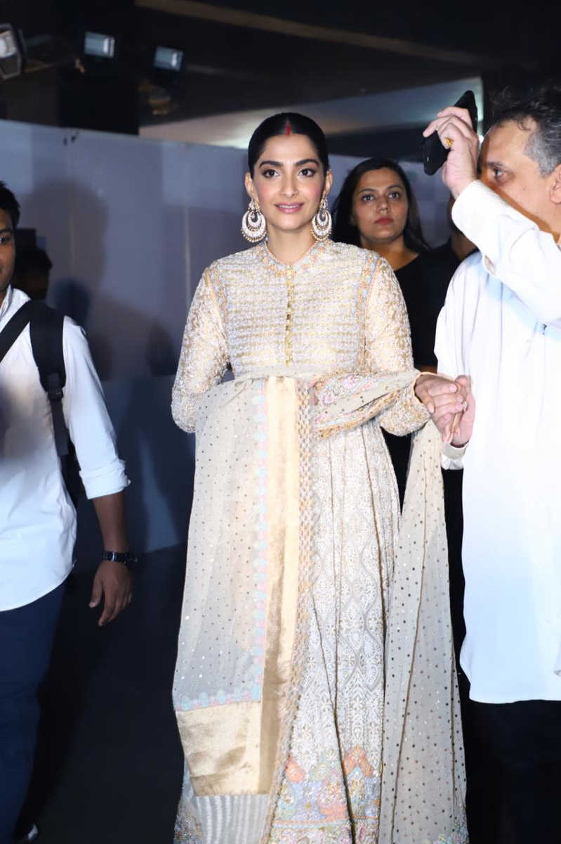 pics abu jani sandeep khosla sonam karan shweta