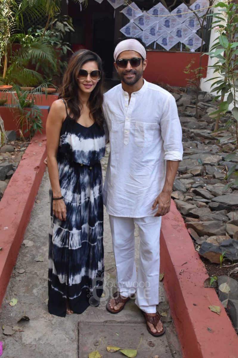 holi pic farhan shibani shabana bash