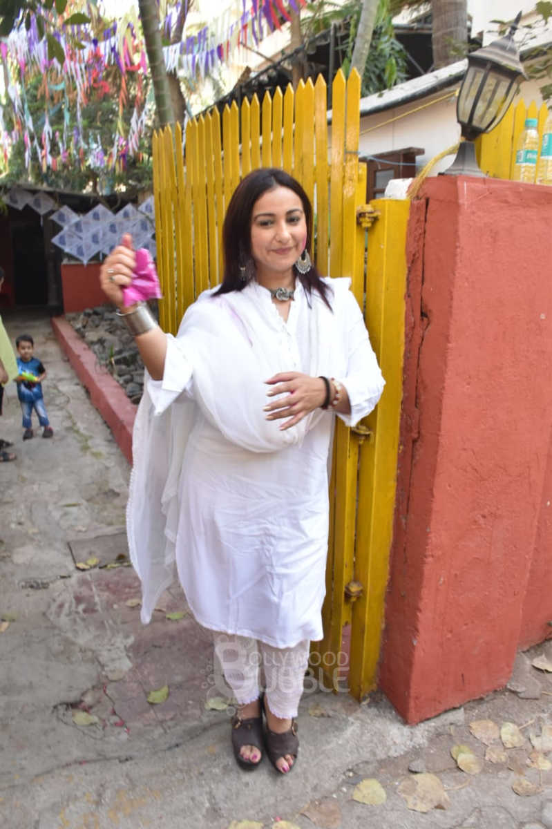 holi pic farhan shibani shabana bash