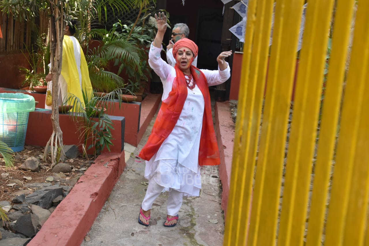 holi pic farhan shibani shabana bash