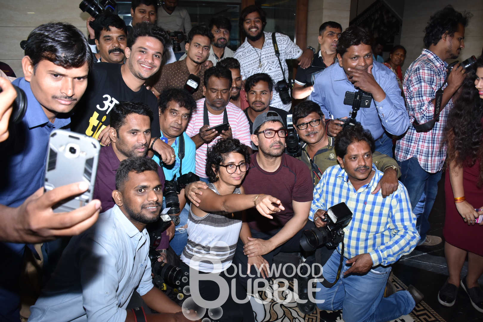 Aamir and Kiran with mediapersons
