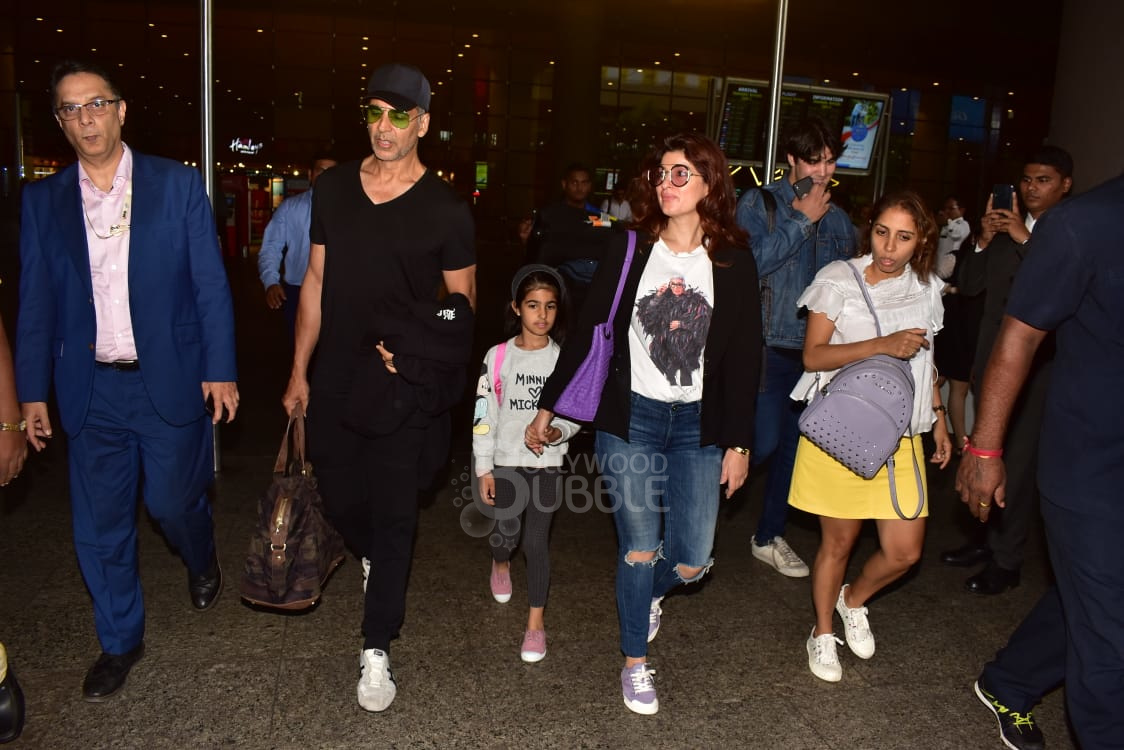 Akshay Kumar with family