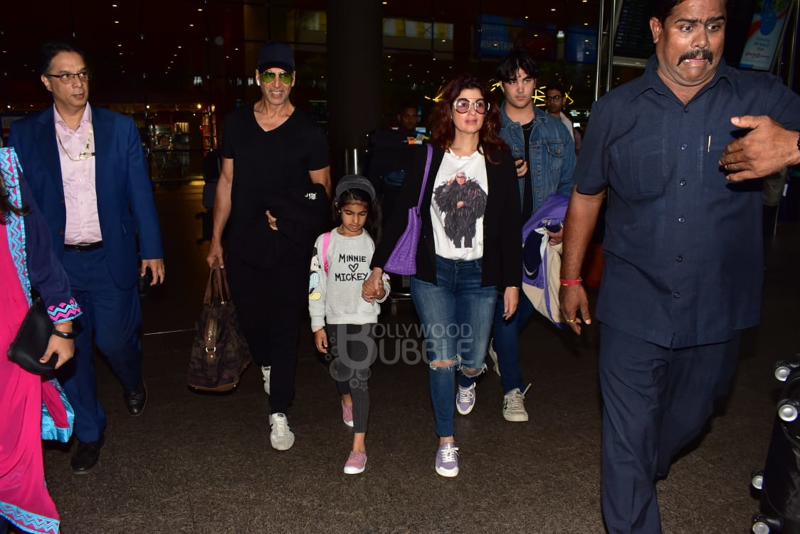 Akshay Kumar with family