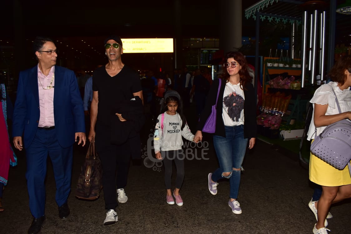 Akshay Kumar with family