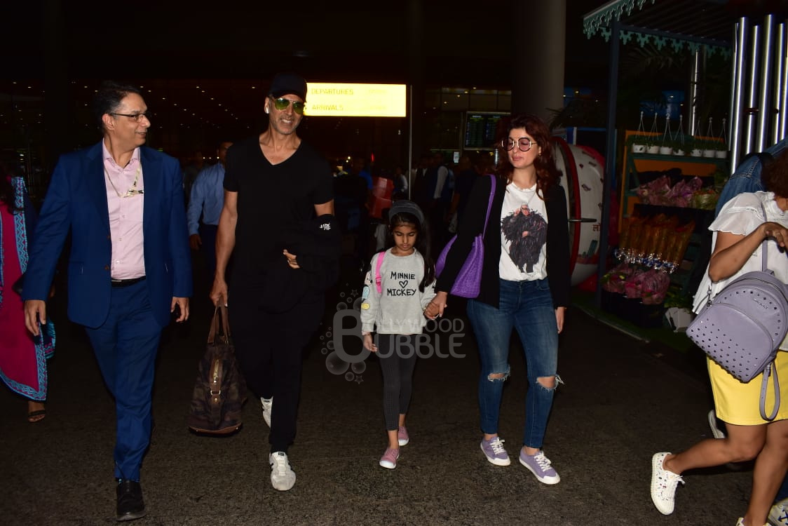 Akshay Kumar with family
