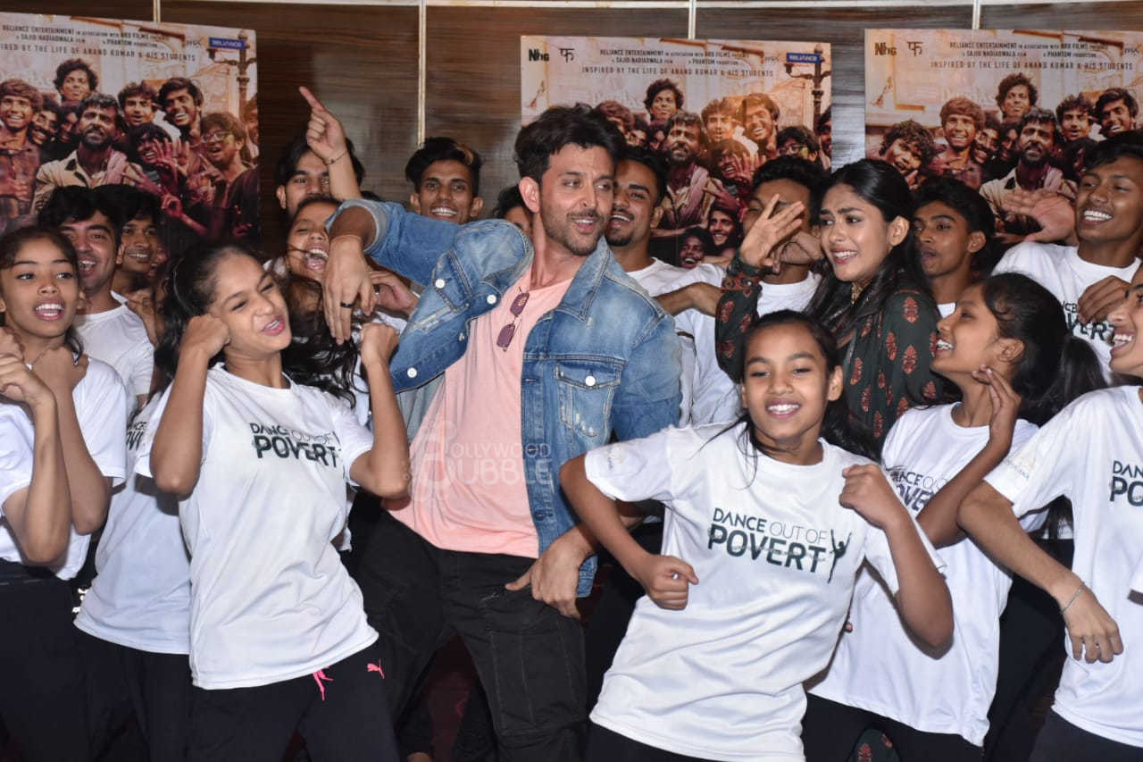 Super 30 Hrithik Roshan Mrunal Thakur