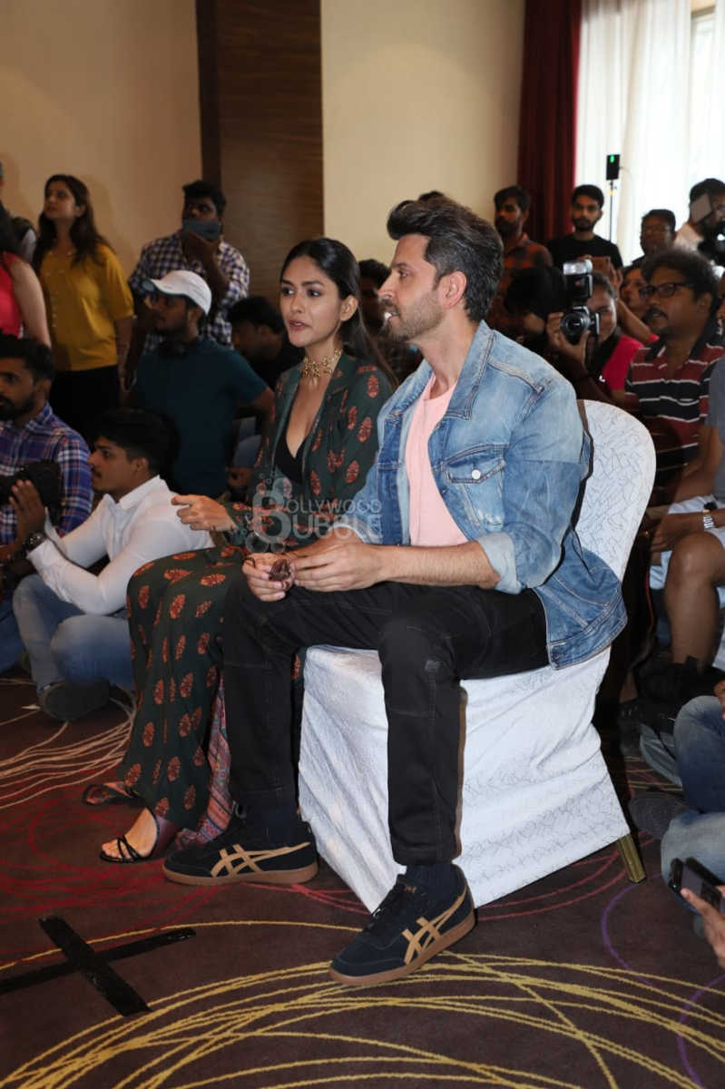 Super 30 Hrithik Roshan Mrunal Thakur