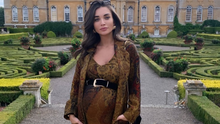 amy jackson breastfeeding