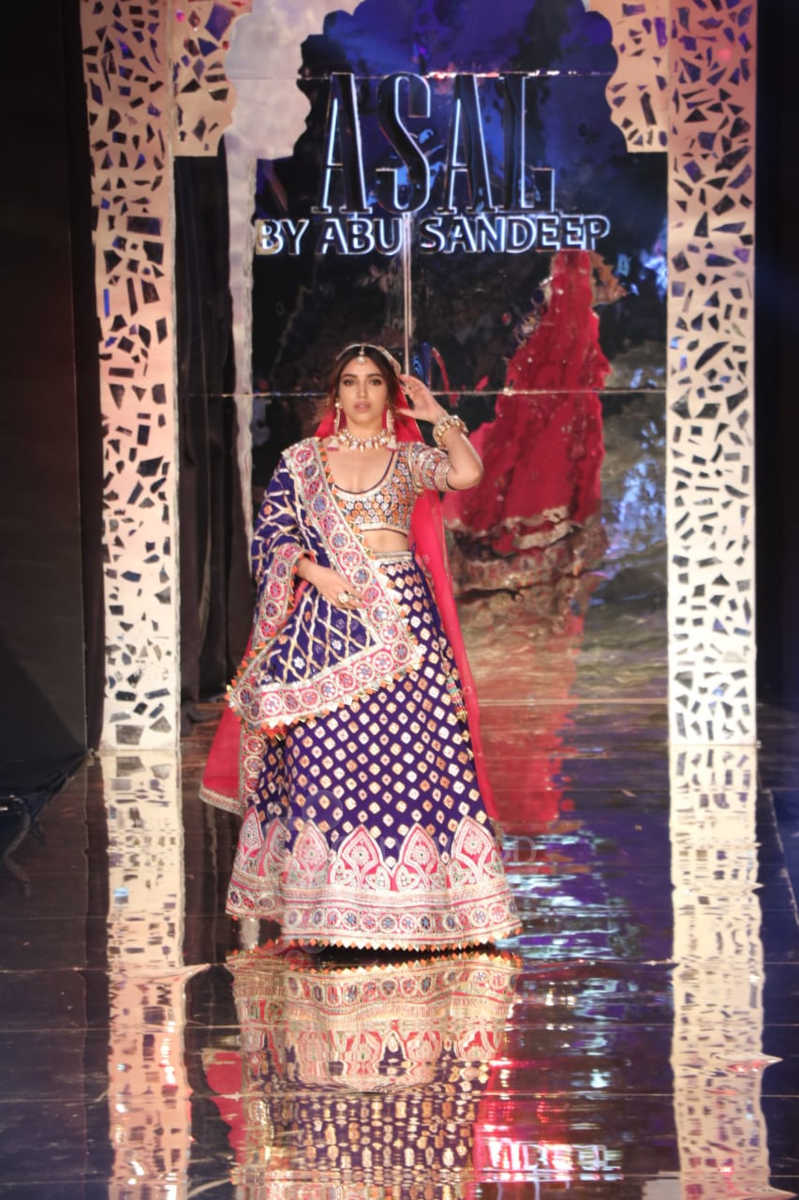kartik aaryan bhumi pednekar ananya panday abu jani ramp walk