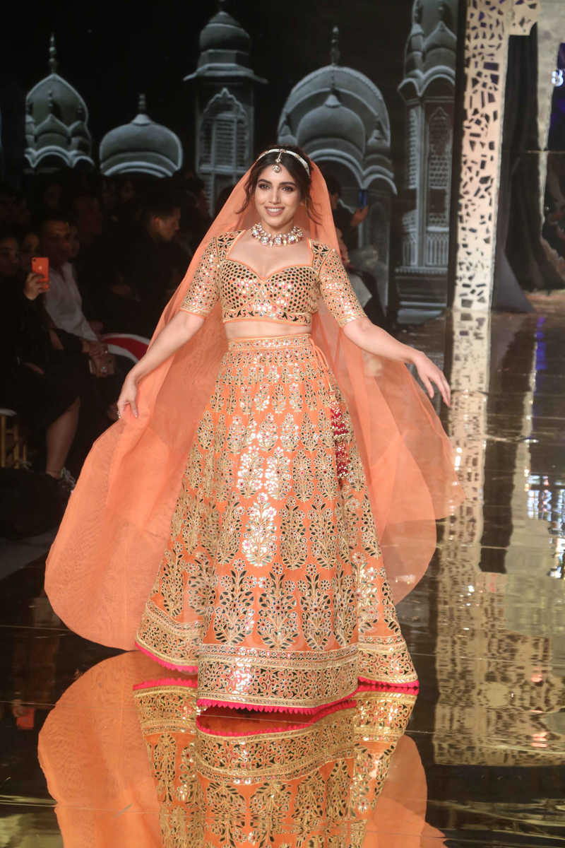 kartik aaryan bhumi pednekar ananya panday abu jani ramp walk