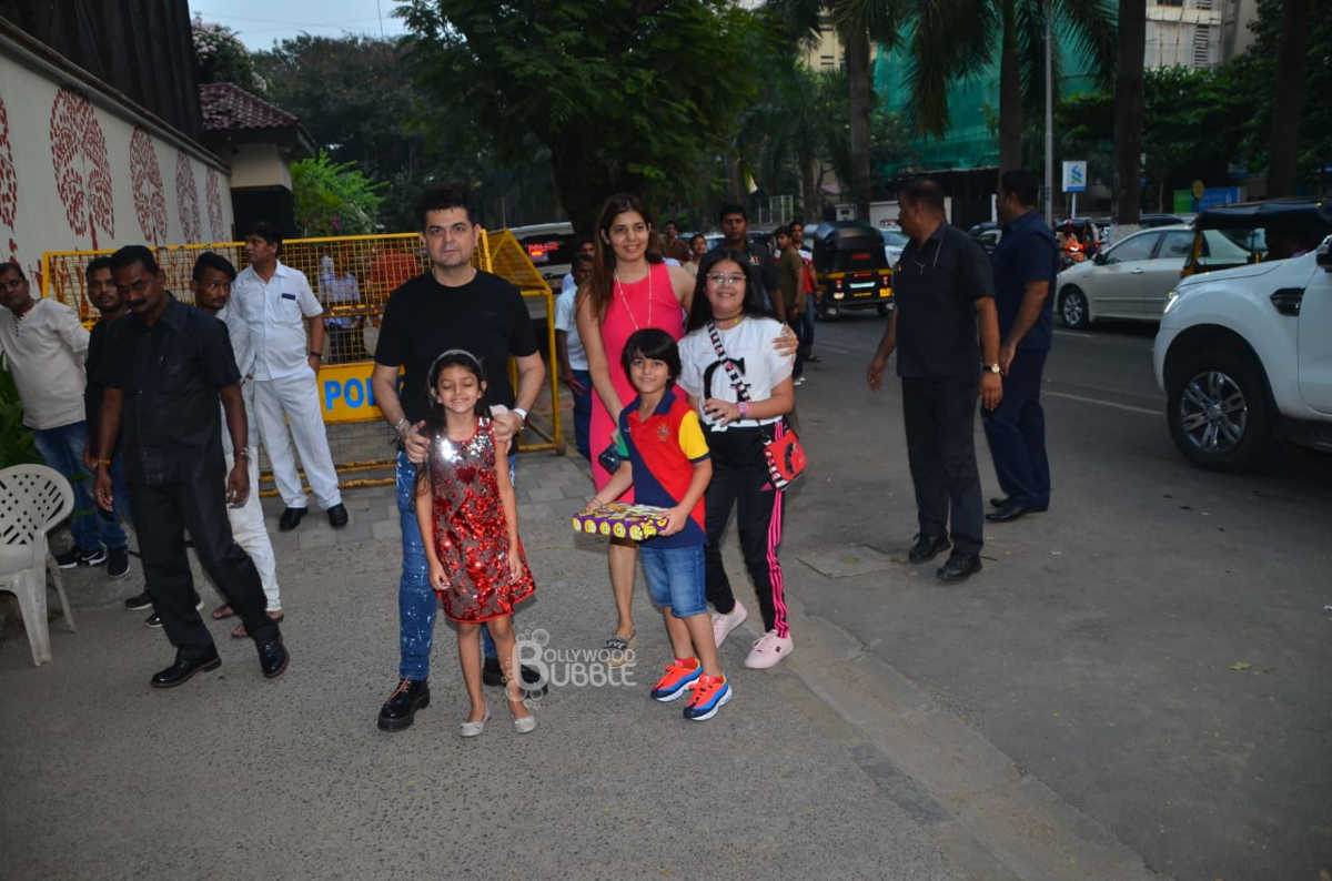 Dabboo Ratnani and Manisha D Ratnani with their kids