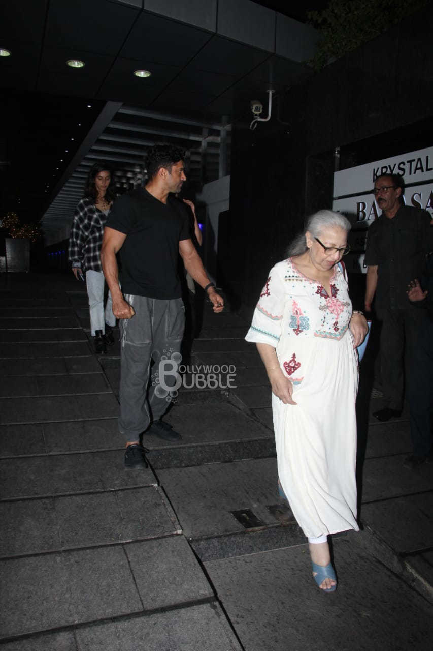 Farhan Akhtar-Shibani Dandekar Family Dinner