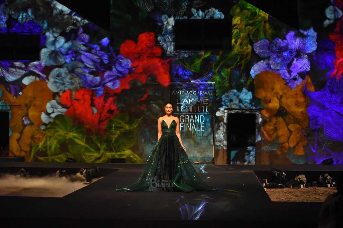 Kareena Kapoor Lakme Fashion Week 2020