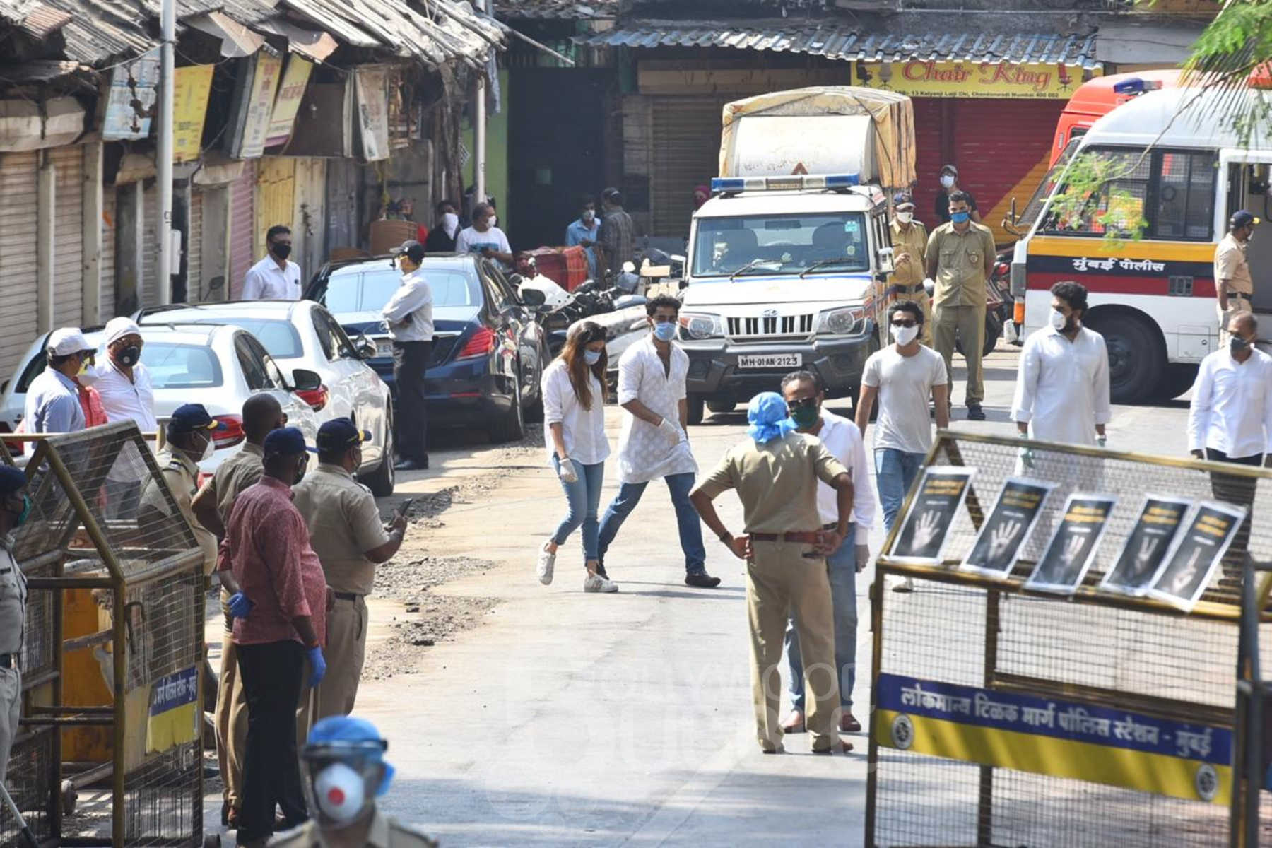 Rishi Kapoor funeral pics