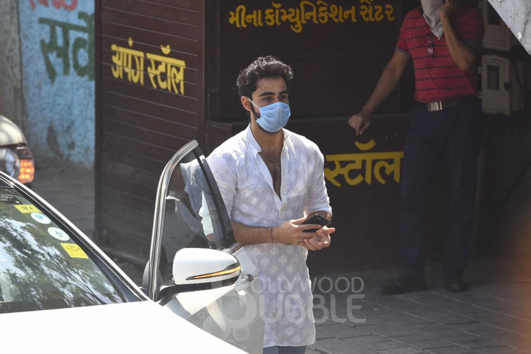 Rishi Kapoor funeral pics