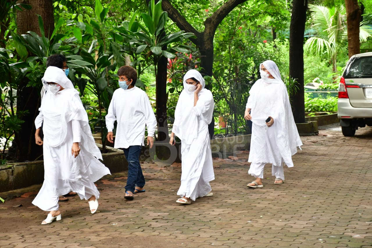 Jagdeep's close ones at the funeral