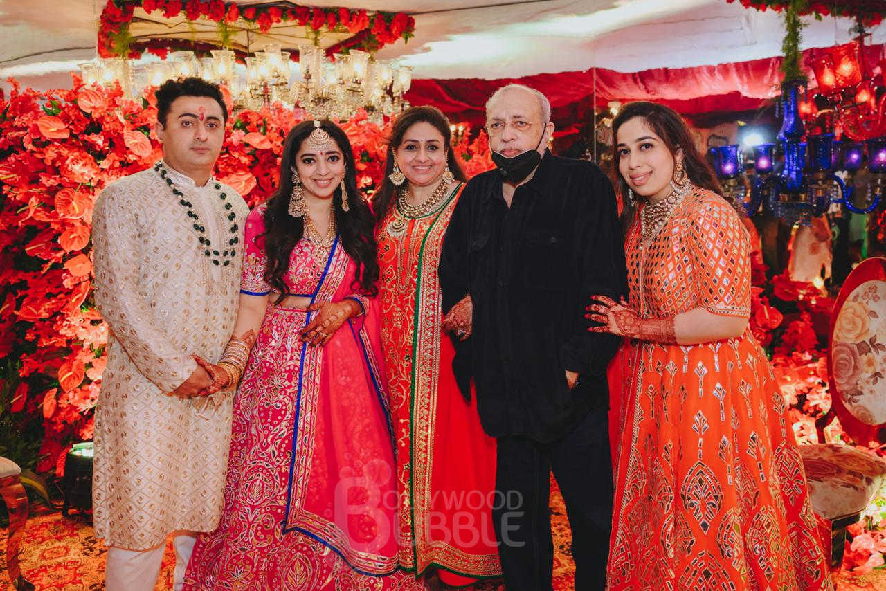 NIdhi with her parents and fiance
