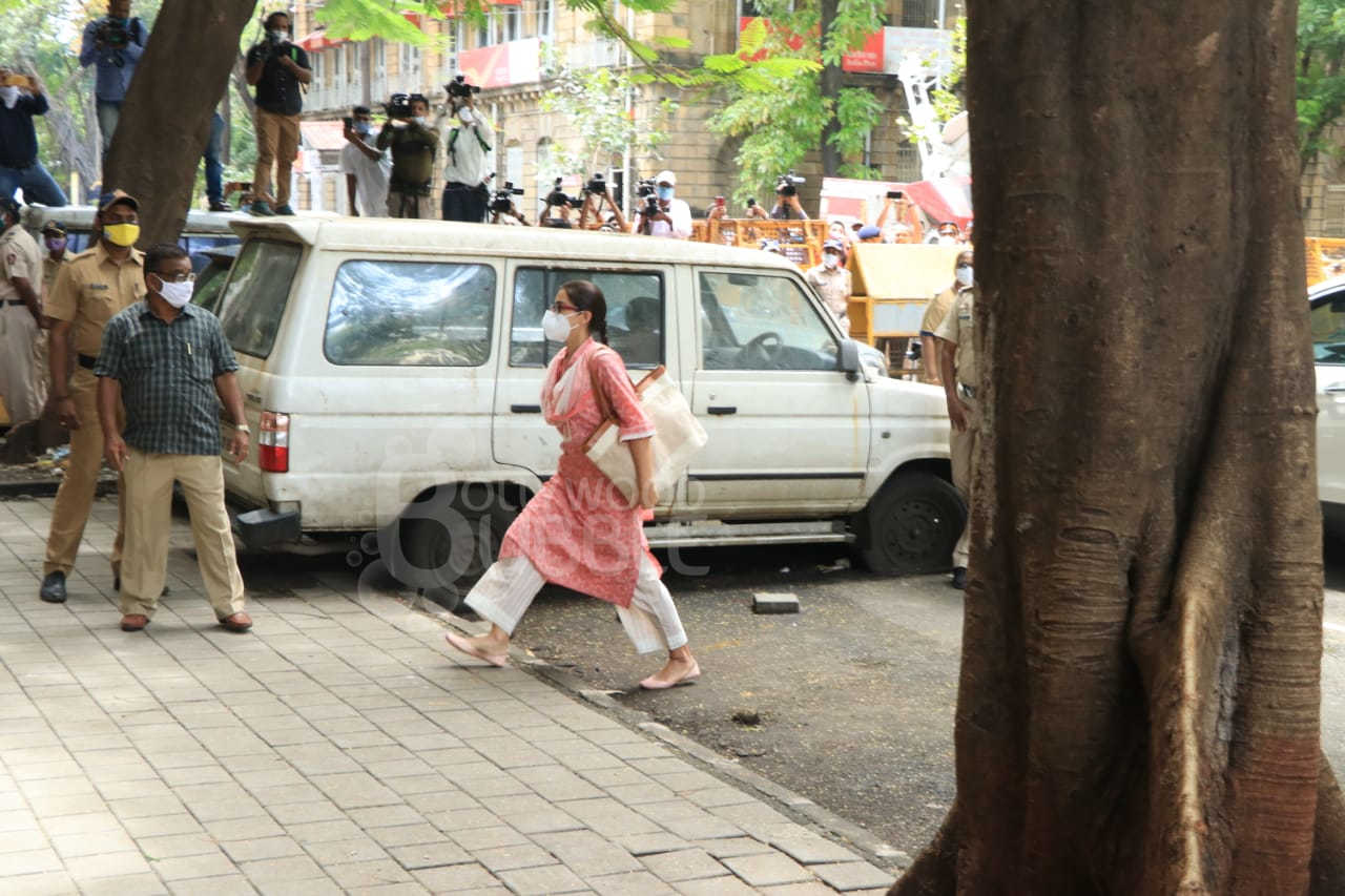 Sara ali khan at NCB office