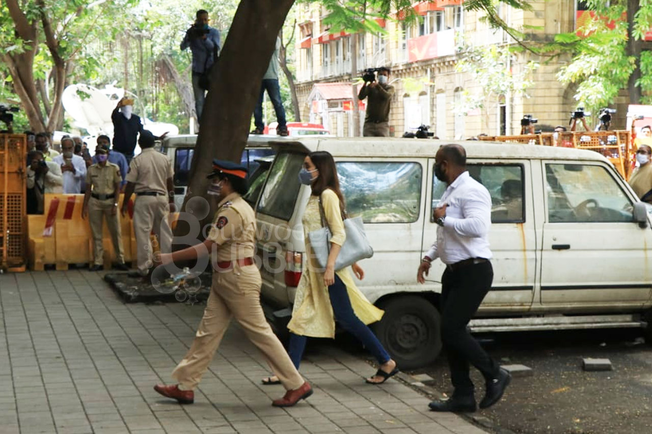 Shraddha Kapoor NCB office