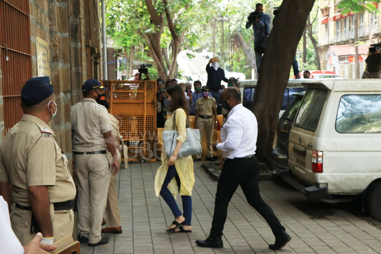 Shraddha Kapoor NCB office