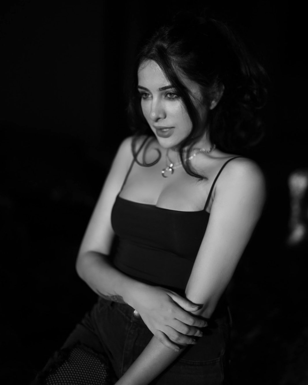 Sara Gurpal Hot Pics