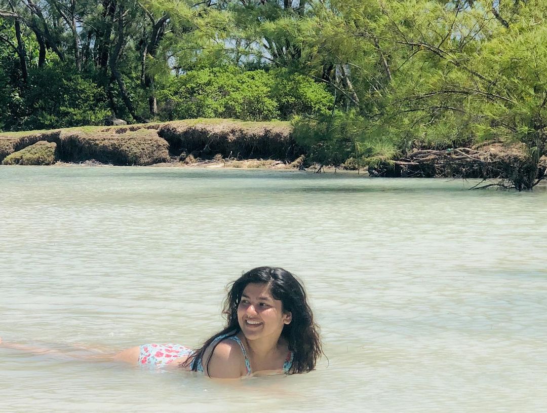 Nidhi Bhanushali Hot pics