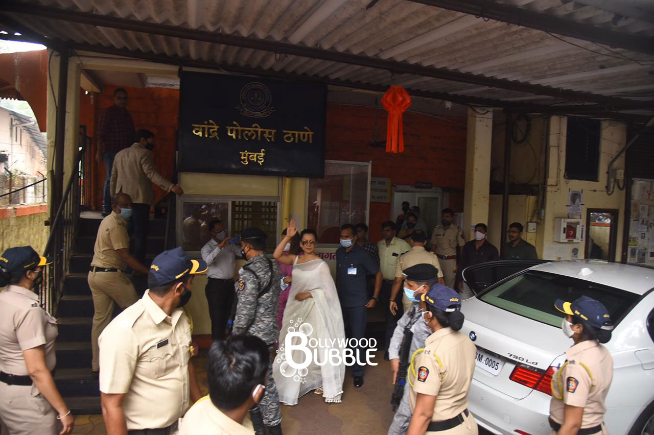 Kangana-Rangoli Bandra police station