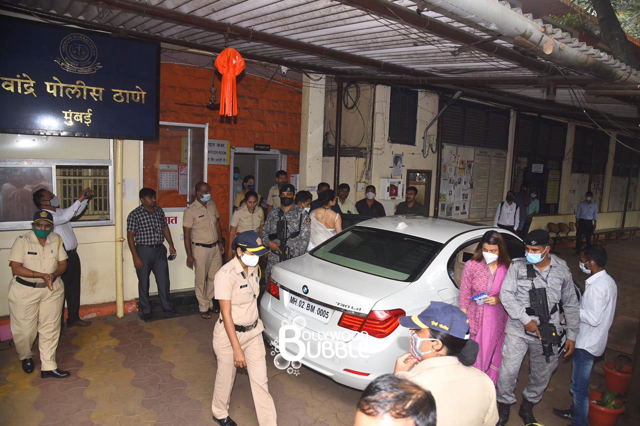 Kangana-Rangoli Bandra police station