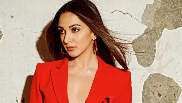 Kiara Advani channels her inner boss in this stylish red pantsuit with ...