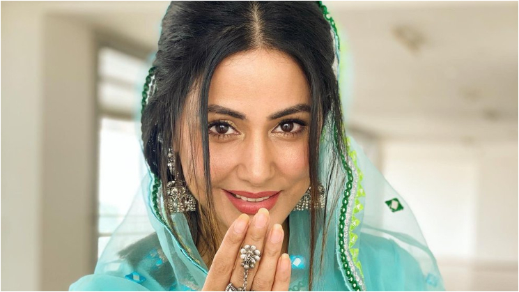 Hina Khan singing to Duji Vaar Pyar, Sunanda Sharma's song