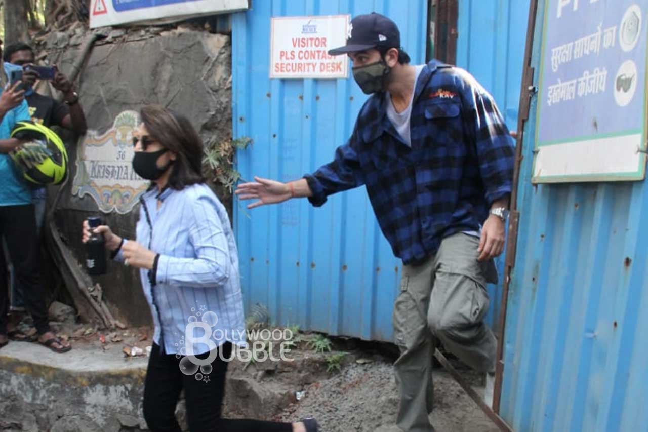 Ranbir Kapoor, Alia Bhatt, and Neetu Kapoo on construction site of their home
