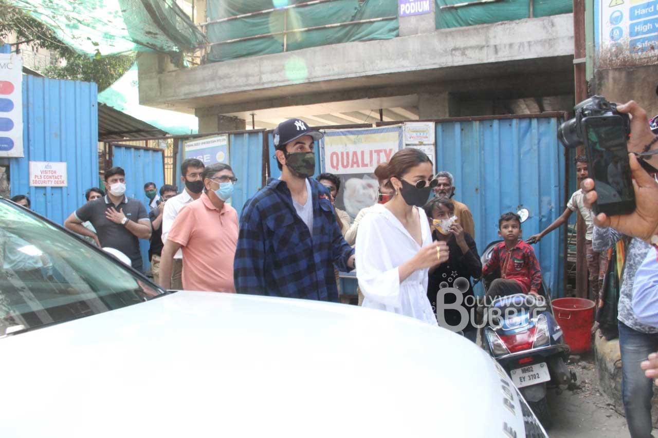 Ranbir Kapoor, Alia Bhatt, and Neetu Kapoo on construction site of their home