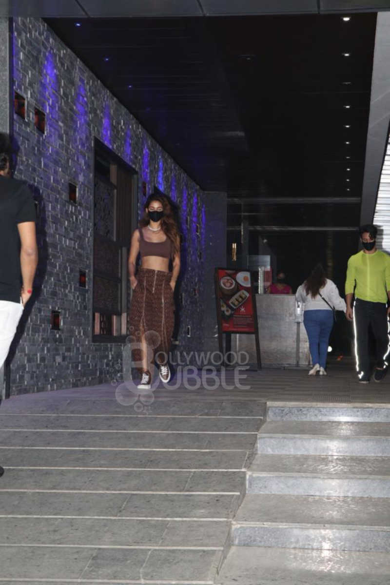 Tiger shroff disha patani dinner date