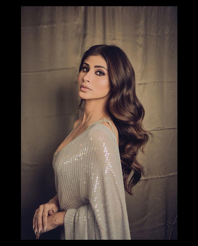 Mouni Roy saree pics